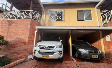 SE  ARRIENDA HERMOSA CASA EN VERSALLES 1