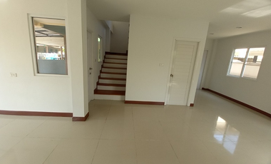2-storey detached house for sale, Romruen Green Park project, newly renovated, near Phahon Yothin Road (Highway 1), complete with utilities.