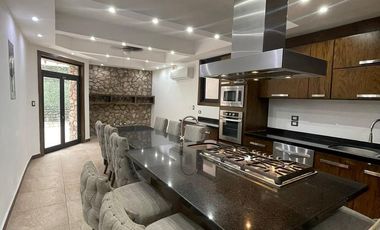 Residencia en Venta y/o Renta con Alberca Nogalar del Campestre