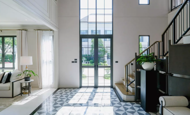 Luxury house for sale, Setthasiri, Bang Na Km. 10, the potential location on the main road near Mega Bangna