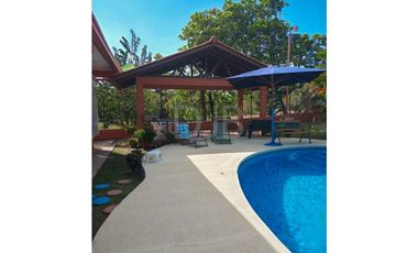 ALQUILO CASA AMOBLADA con piscina en Coronado $1.500 SEIS MESES Min