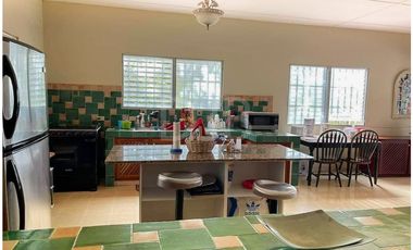 ALQUILO CASA AMOBLADA con piscina en Coronado $1.500 SEIS MESES Min