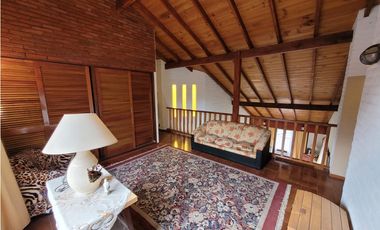 VENTA CHALET SOBRE LOTE 838m2 EN BARRIO COLINAS DE PERALTA RAMOS