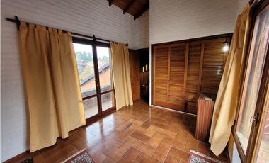 VENTA CHALET SOBRE LOTE 838m2 EN BARRIO COLINAS DE PERALTA RAMOS