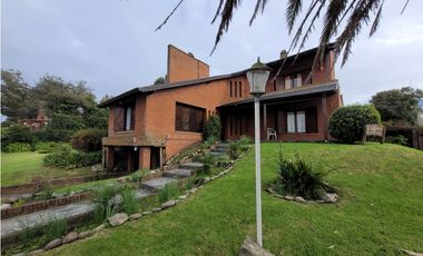VENTA CHALET SOBRE LOTE 838m2 EN BARRIO COLINAS DE PERALTA RAMOS