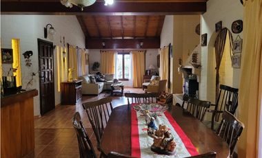 VENTA CHALET SOBRE LOTE 838m2 EN BARRIO COLINAS DE PERALTA RAMOS