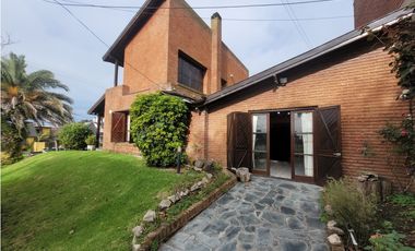 VENTA CHALET SOBRE LOTE 838m2 EN BARRIO COLINAS DE PERALTA RAMOS