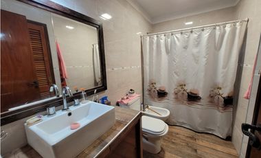 VENTA CHALET SOBRE LOTE 838m2 EN BARRIO COLINAS DE PERALTA RAMOS