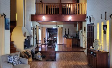VENTA CHALET SOBRE LOTE 838m2 EN BARRIO COLINAS DE PERALTA RAMOS