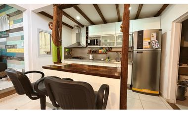VENTA HERMOSA CASA, ZONA LA TOMA!