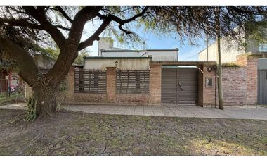 VENTA HERMOSA CASA, ZONA LA TOMA!