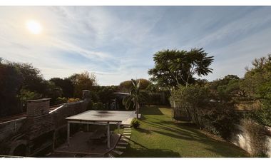 VENTA HERMOSA CASA, ZONA LA TOMA!