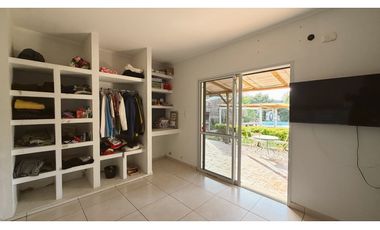 VENTA HERMOSA CASA, ZONA LA TOMA!