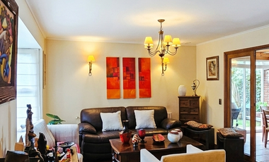 CASA EN SECTOR RESIDENCIAL DE ALTA PLUSVALÍA