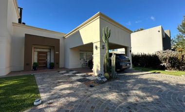 Casa en venta con 3 dormitorios en Miralagos