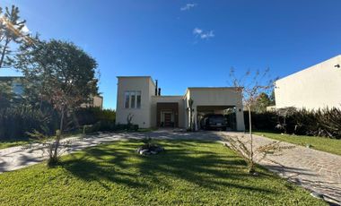 Casa en venta con 3 dormitorios en Miralagos