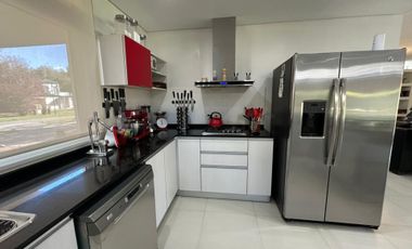 Casa en venta con 3 dormitorios en Miralagos