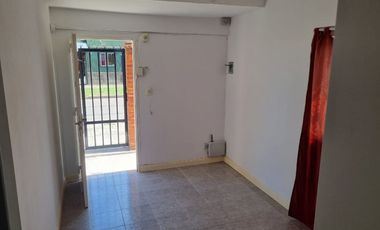 VENTA CASA 3 AMBIENTES, BERAZATEGUI.