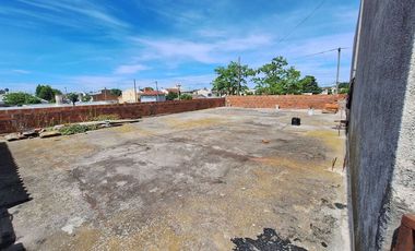 Venta Casa 3 amb con parque más Galpón y Losa
