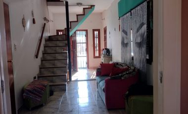 CASA EN VTA AMPLIAS DIMENSIONES MUY BIEN UBICADA.