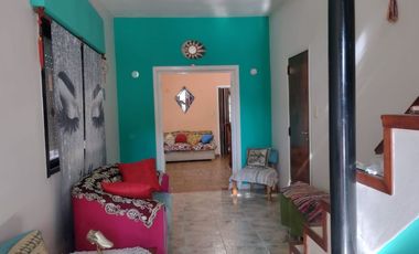 CASA EN VTA AMPLIAS DIMENSIONES MUY BIEN UBICADA.