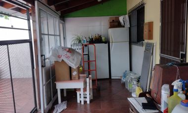 CASA EN VTA AMPLIAS DIMENSIONES MUY BIEN UBICADA.