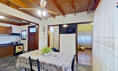 CASA 3 AMBIENTES CON COCHERA PATIO SARANDI VENTA