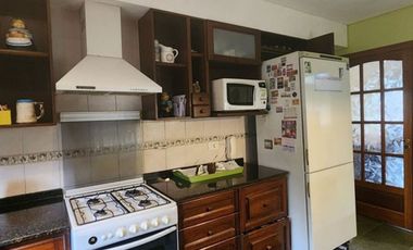 VENTA CASA 3 AMBIENTES LOTE EN ESQUINA TEMPERLEY