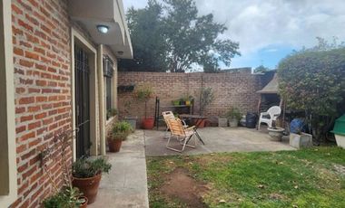 VENTA CASA 3 AMBIENTES LOTE EN ESQUINA TEMPERLEY