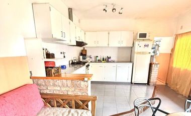 CASA EN VENTA EN BERAZATEGUI  EXCELENTE UBICACIÓN