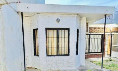 CASA EN VENTA EN BERAZATEGUI  EXCELENTE UBICACIÓN