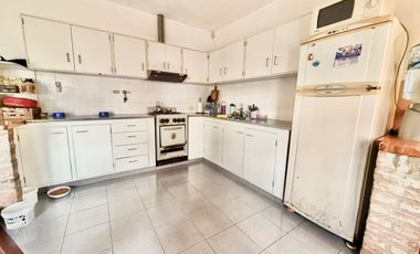 CASA EN VENTA EN BERAZATEGUI  EXCELENTE UBICACIÓN