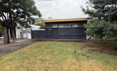 CASA EN VENTA EN BERAZATEGUI  EXCELENTE UBICACIÓN