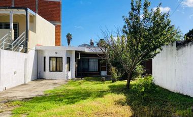 CASA EN VENTA EN BERAZATEGUI  EXCELENTE UBICACIÓN