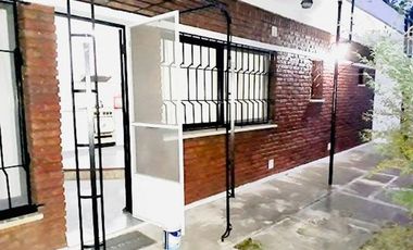 CASA EN VENTA EN BERAZATEGUI  EXCELENTE UBICACIÓN