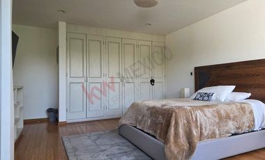Renta Residencia Amueblada en Colinas del Bosque: Privacidad, Amplitud y Lujo en El Sur