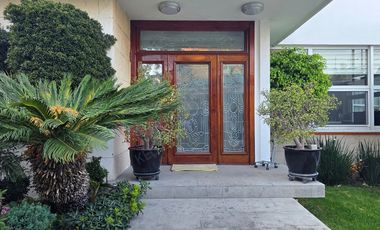 Renta Residencia Amueblada en Colinas del Bosque: Privacidad, Amplitud y Lujo en El Sur
