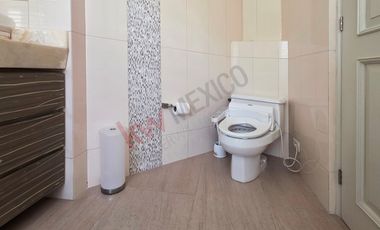 Renta Residencia Amueblada en Colinas del Bosque: Privacidad, Amplitud y Lujo en El Sur