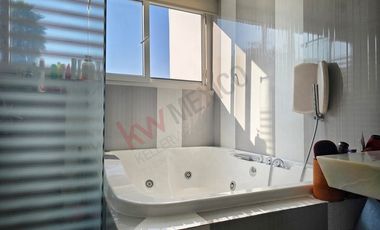 Renta Residencia Amueblada en Colinas del Bosque: Privacidad, Amplitud y Lujo en El Sur