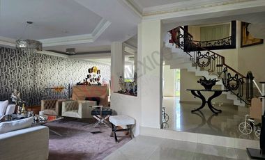 Renta Residencia Amueblada en Colinas del Bosque: Privacidad, Amplitud y Lujo en El Sur