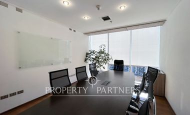 Muy luminosa oficina habilitada, piso 12 en Nueva Las Condes - 7 privados.