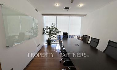 Muy luminosa oficina habilitada, piso 12 en Nueva Las Condes - 7 privados.