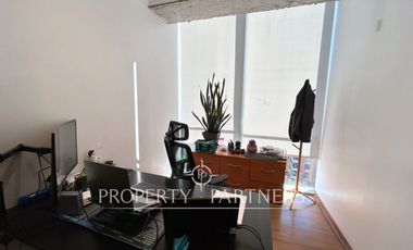 Muy luminosa oficina habilitada, piso 12 en Nueva Las Condes - 7 privados.