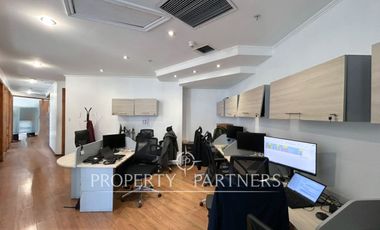 Muy luminosa oficina habilitada, piso 12 en Nueva Las Condes - 7 privados.