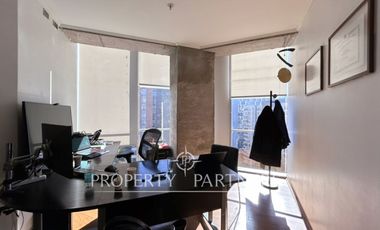 Muy luminosa oficina habilitada, piso 12 en Nueva Las Condes - 7 privados.