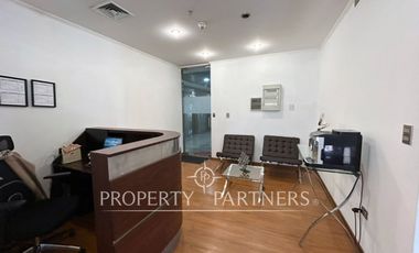 Muy luminosa oficina habilitada, piso 12 en Nueva Las Condes - 7 privados.