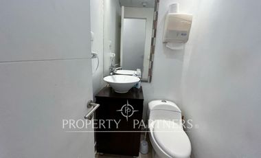 Muy luminosa oficina habilitada, piso 12 en Nueva Las Condes - 7 privados.
