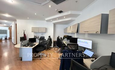 Muy luminosa oficina habilitada, piso 12 en Nueva Las Condes - 7 privados.