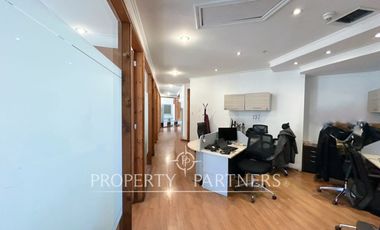 Muy luminosa oficina habilitada, piso 12 en Nueva Las Condes - 7 privados.