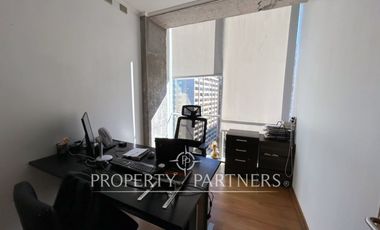 Muy luminosa oficina habilitada, piso 12 en Nueva Las Condes - 7 privados.